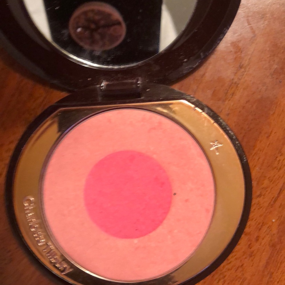 Charlotte Tilbury cheek to chic blusher